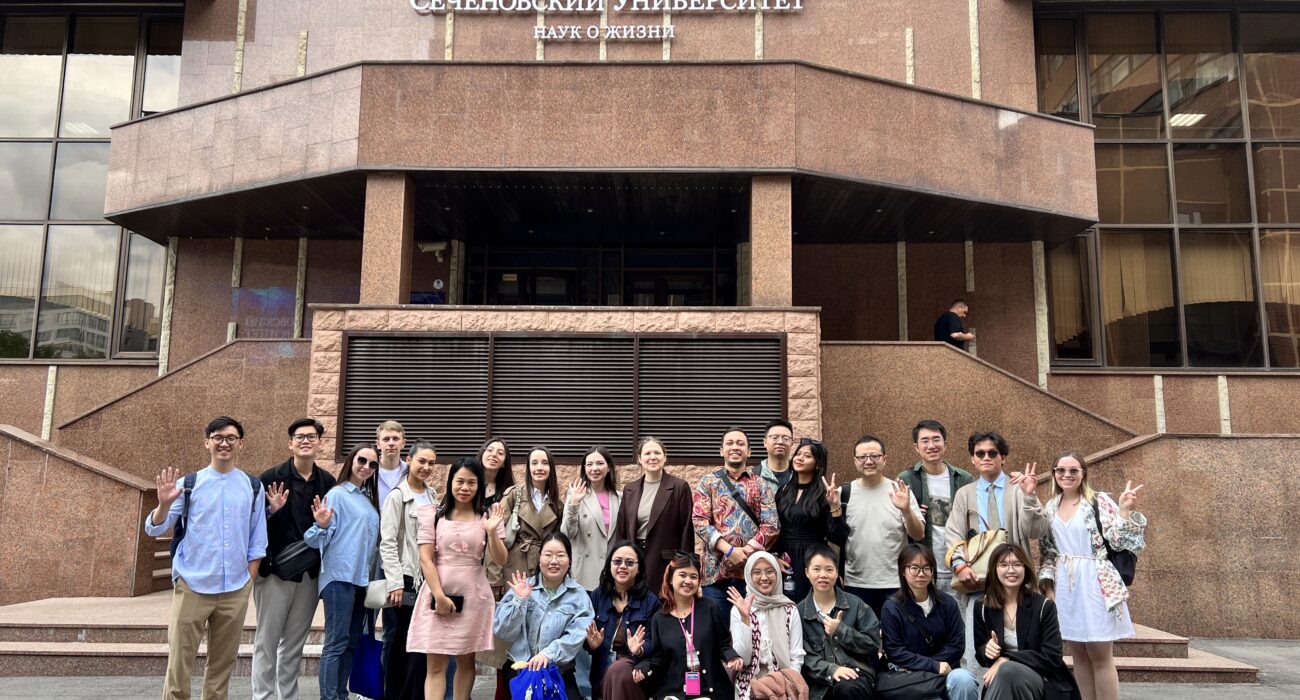 Mahasiswa Farmasi JGU Ikuti Global Leadership Program di Rusia Belajar Langsung di Pusat Riset Farmasi Internasional