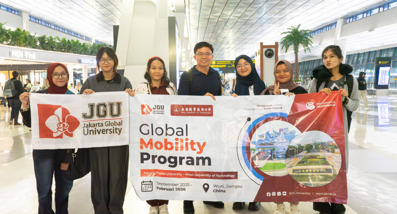 JGU Lepas Mahasiswa Bisnis Digital Ikuti Global Mobility Program ke Wuxi University of Technology, China