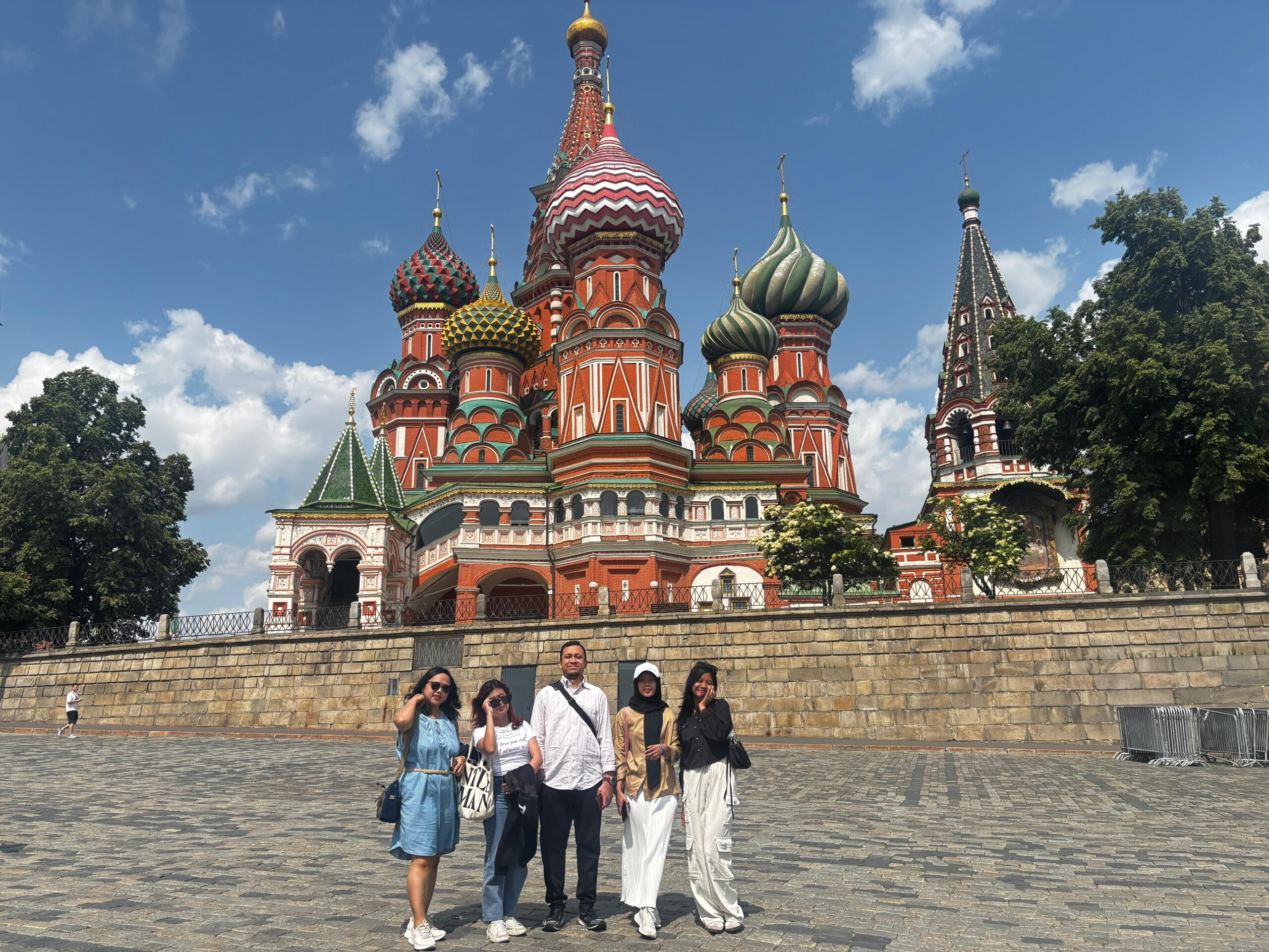 Mahasiswa Farmasi JGU Ikuti Global Leadership Program di Rusia Belajar Langsung di Pusat Riset Farmasi Internasional