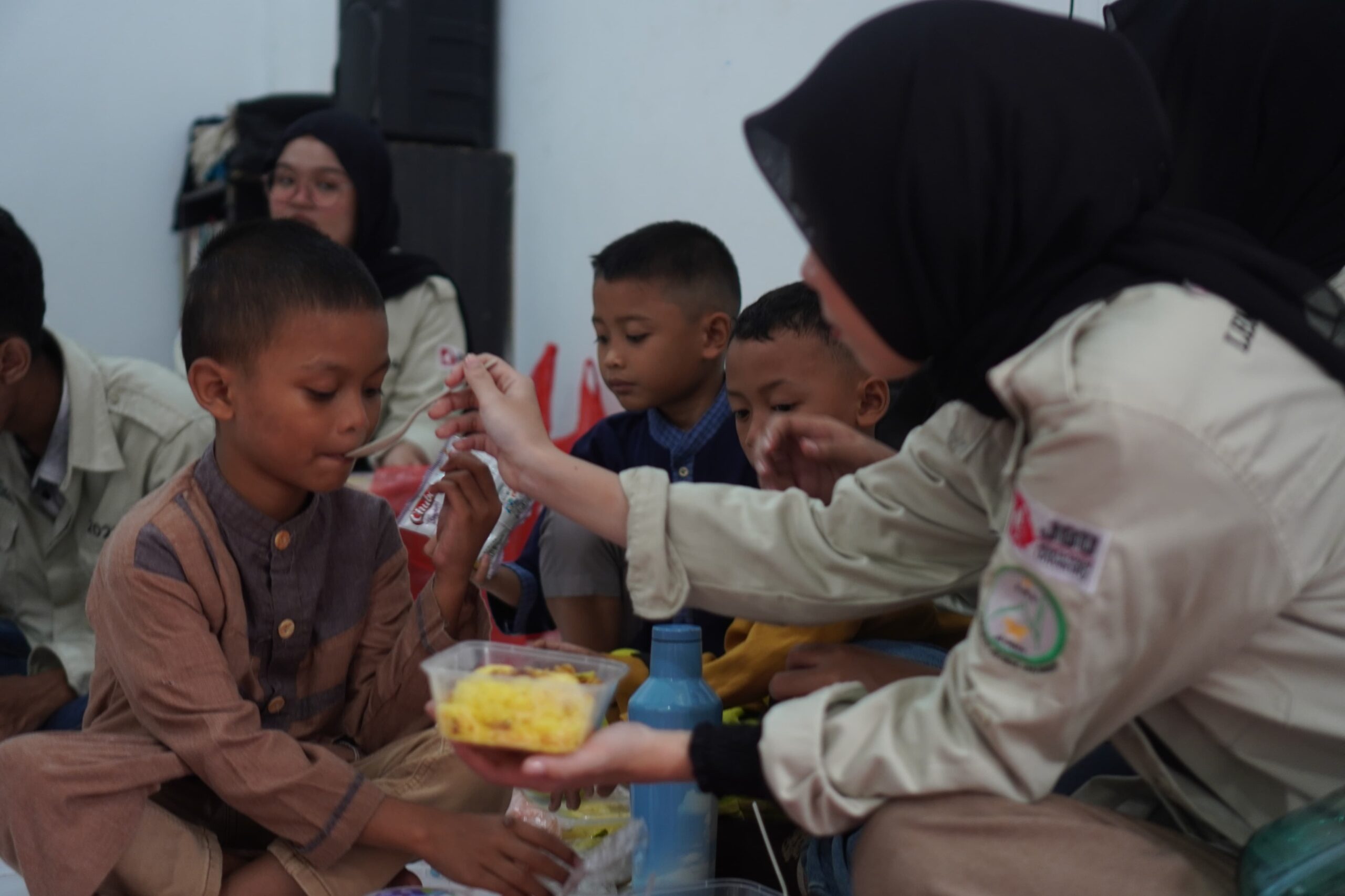LDK Al-Amin JGU Gelar Pengabdian Masyarakat dan Donasi di Yayasan Al-Aisyah