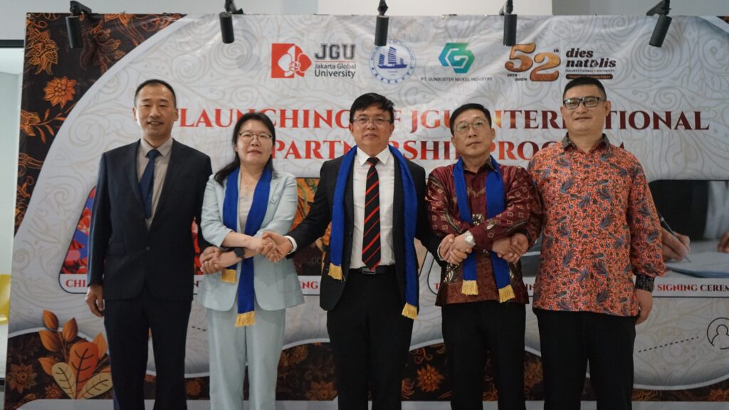 JGU dan WXUT Jalin Kerja Sama Strategis Perkuat Kompetensi Bahasa Mandarin Mahasiswa Menuju Karier Global - Sani Salsabil - Prof. Dr. Eddy Yusuf, M.Pharm.
