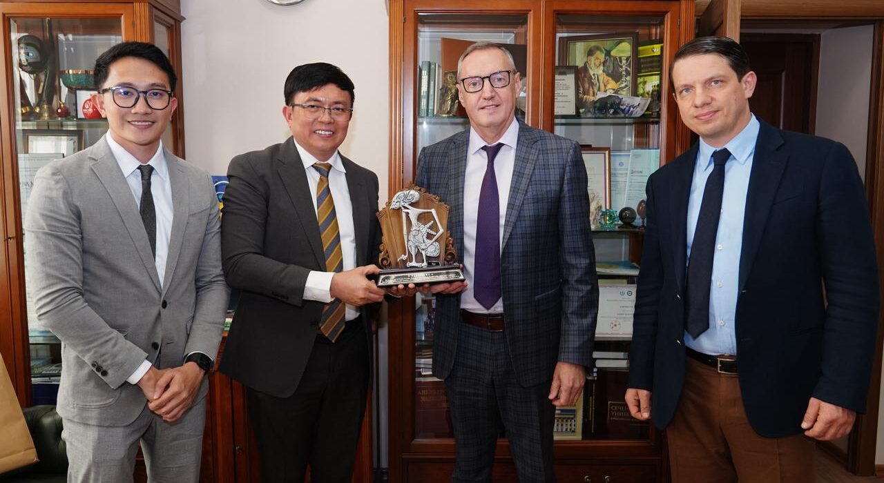 JGU Jalin MoU dengan Sechenov University Rusia, Perkuat Kerja Sama Pendidikan dan Riset Internasional - Sani Salsabil - Prof. Dr. Eddy Yusuf